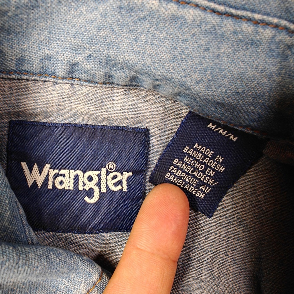 Wrangler Mens Blue Denim Pearl Snap Western Shirt Raw Hem Light Wash Medium 0124 - Picture 4 of 8